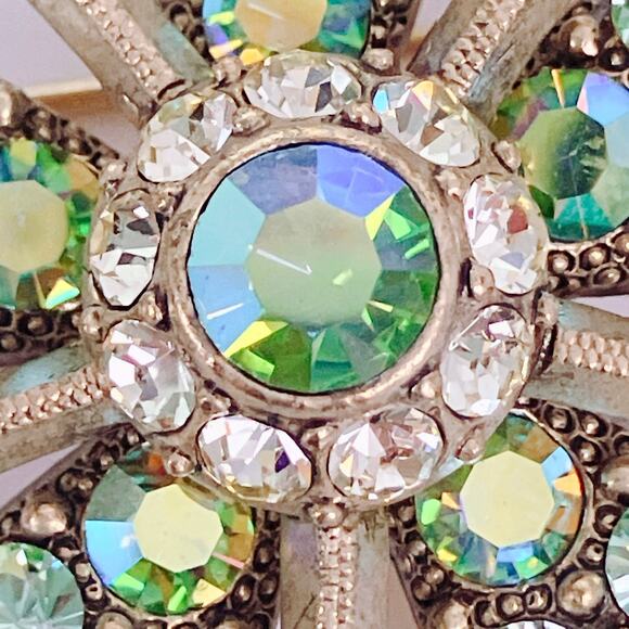 VTG Signed Joan Rivers Green Aurora Borealis Flower Brooch Gold Tone Sparkling - Picture 6 of 14